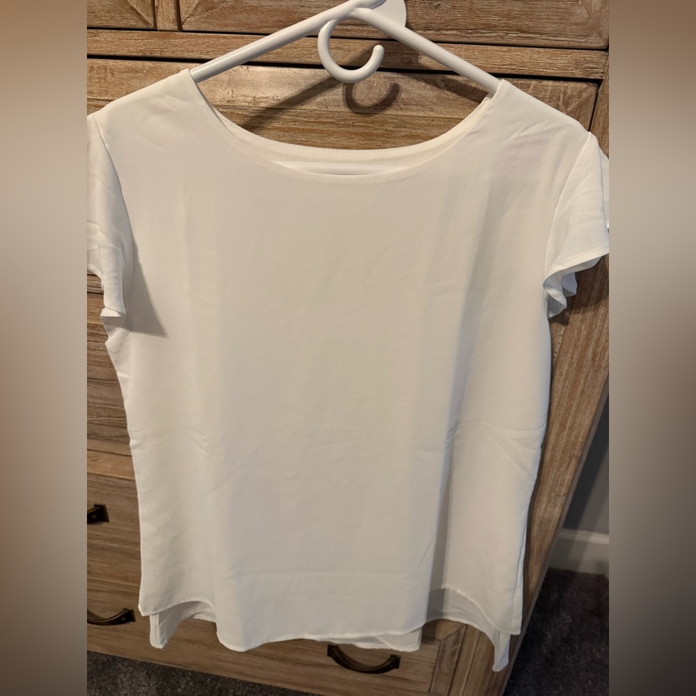 Classic White Women’s Short Sleeve Top